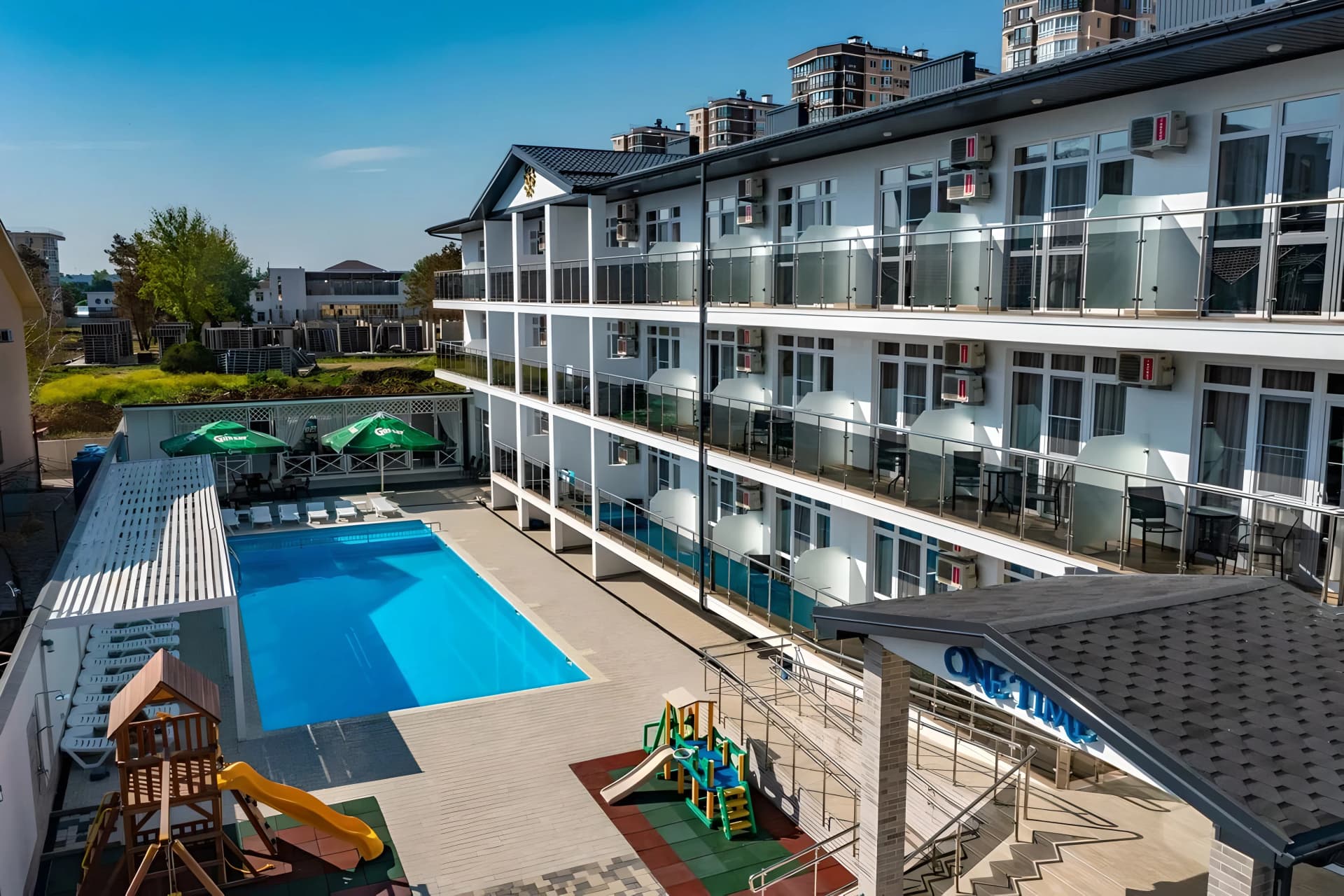 Территория гостиницы